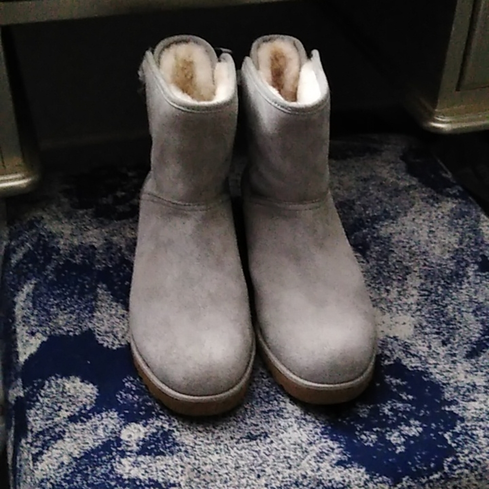 UGG dove gray suede, Sherpa lined boots. NWOT